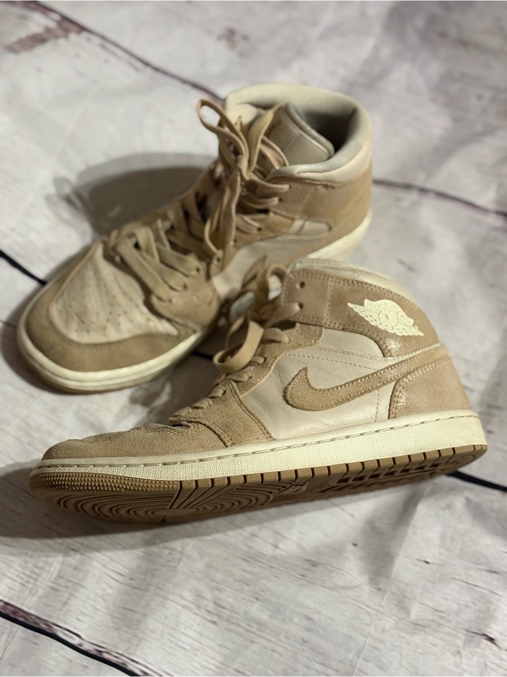 Nike air Jordan women’s size 9 Mid-Top Sneakers in Beige and Cream